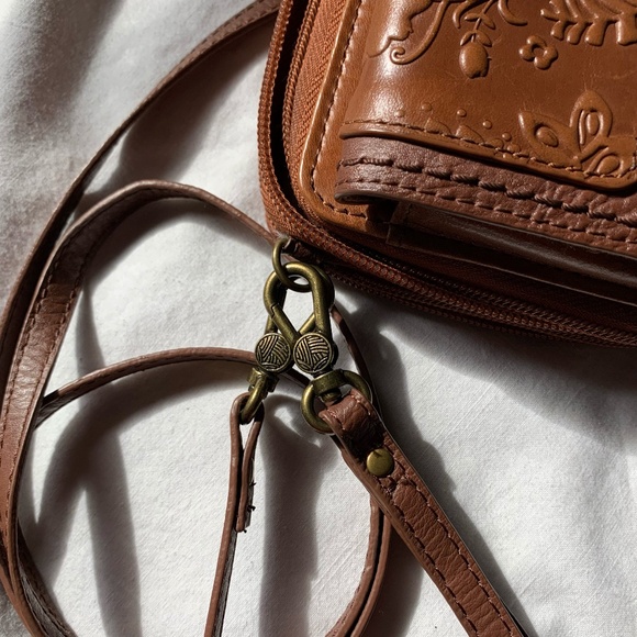 The Sak 'Sequoia' leather crossbody/wristlet smartphone wallet - Picture 10 of 10